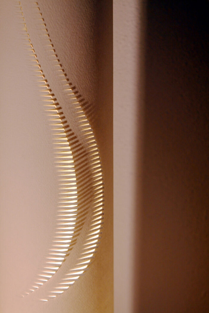 detail van kokerlamp met 2 curves